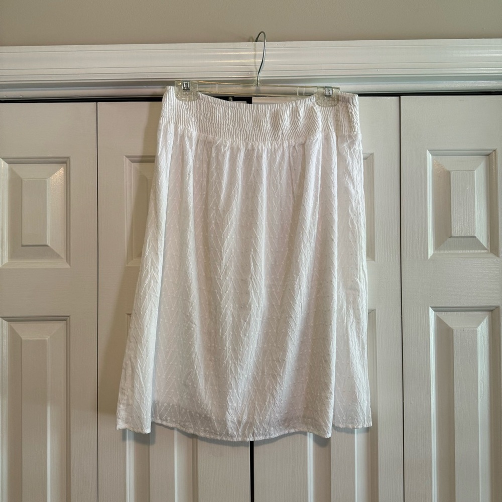 NWOT white lightweight 100% cotton elastic waist skirt, Size M, by Studio West